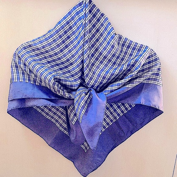 🆕NWOT•Blue & White Plaid 30”x 30" silk blend square Scarf; Boutique - Picture 6 of 15